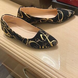 Stylish Black and Gold Women's Flats